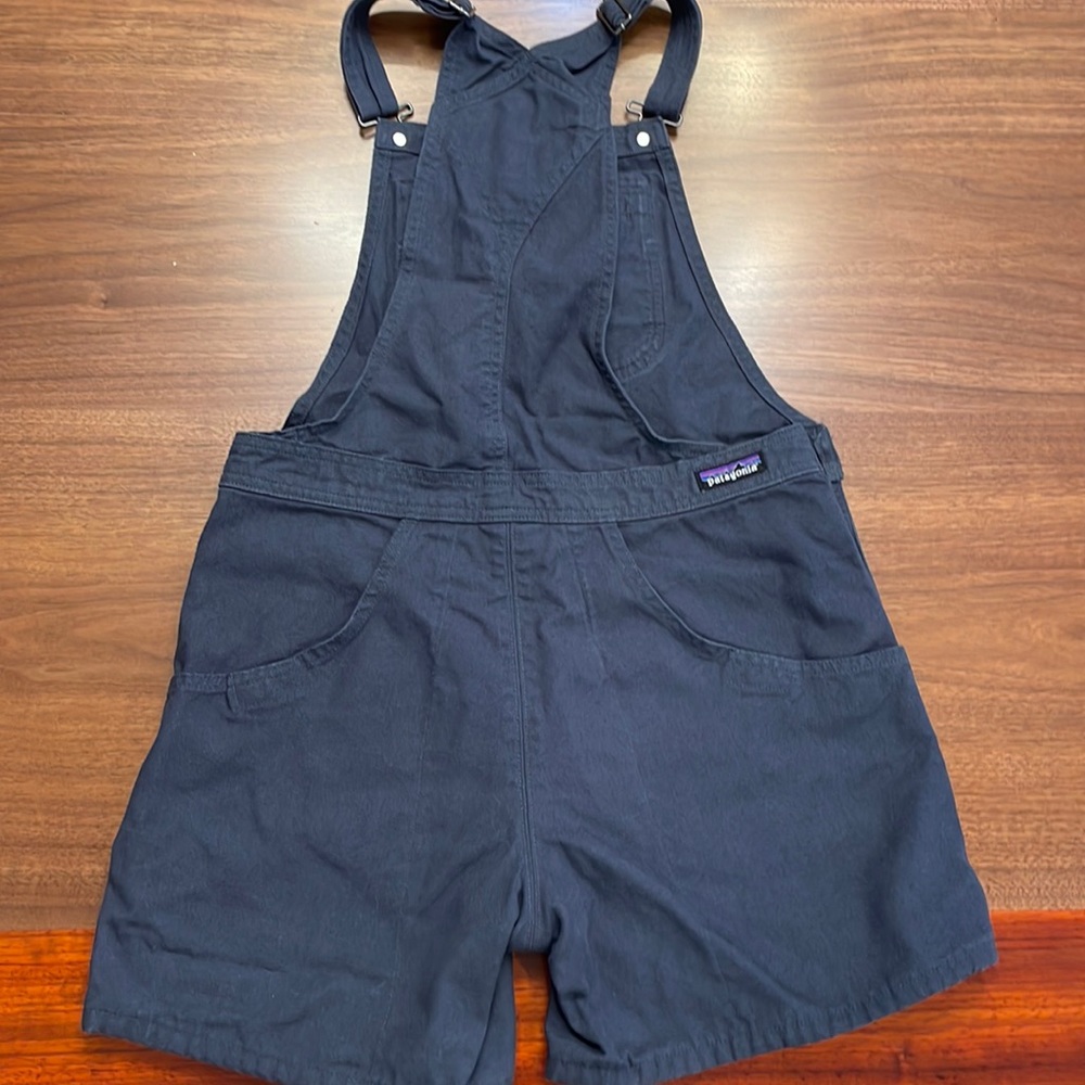 Patagonia overalls, grey small. My daughter NEEDED these then wore them once.